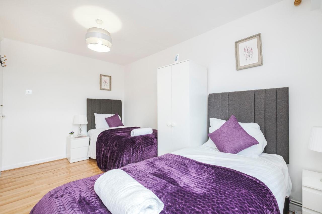 Spacious 3 Bed 1 Bath Hse W Guest Toilet W Parking Near Excel - E16 London Exterior photo